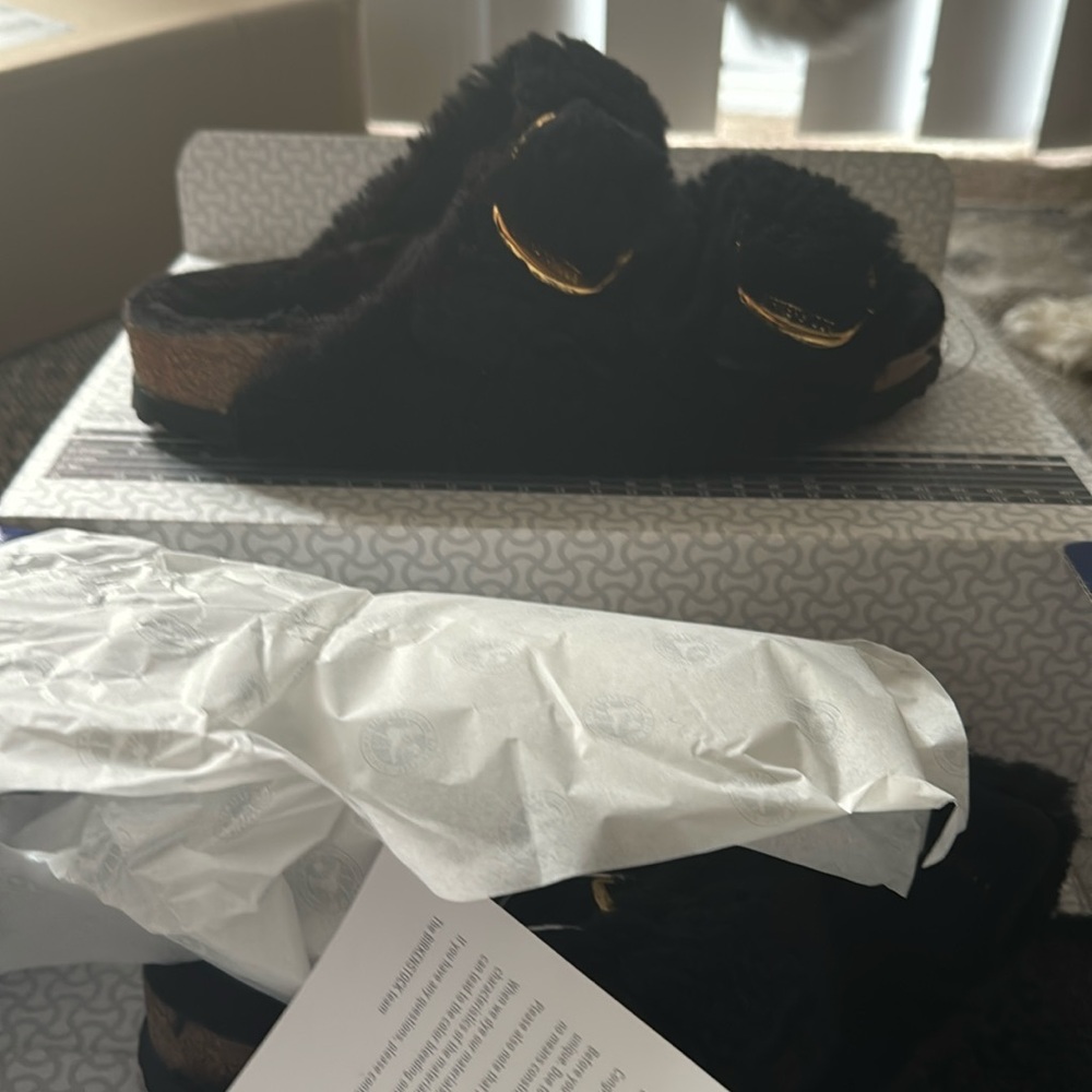 Brand new!!! Birkenstock Arizona big buckle teddy black and gold sandals